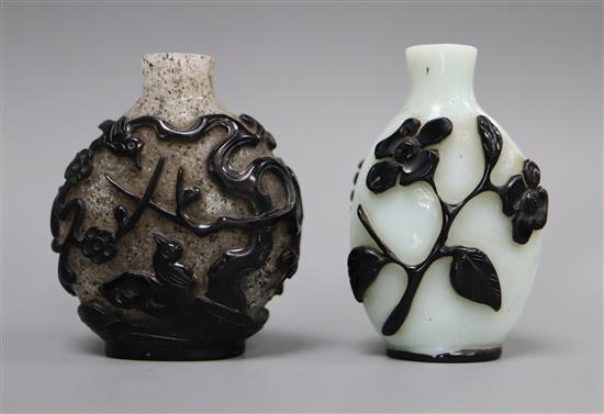 Two Chinese overlaid glass snuff bottles